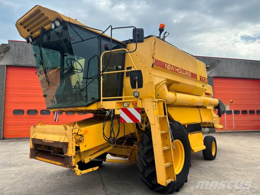 New Holland TX 32 Derliaus nuėmimo kombainai