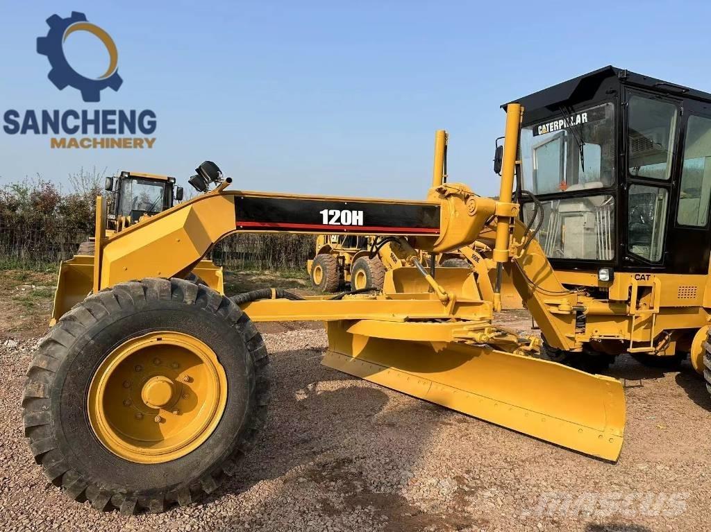CAT 120H Greideriai