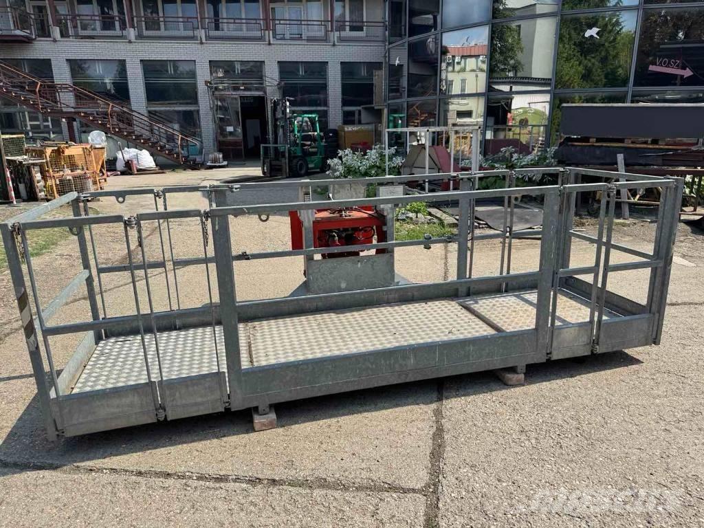 Manitou N 4M Vertikalūs stiebiniai keltuvai