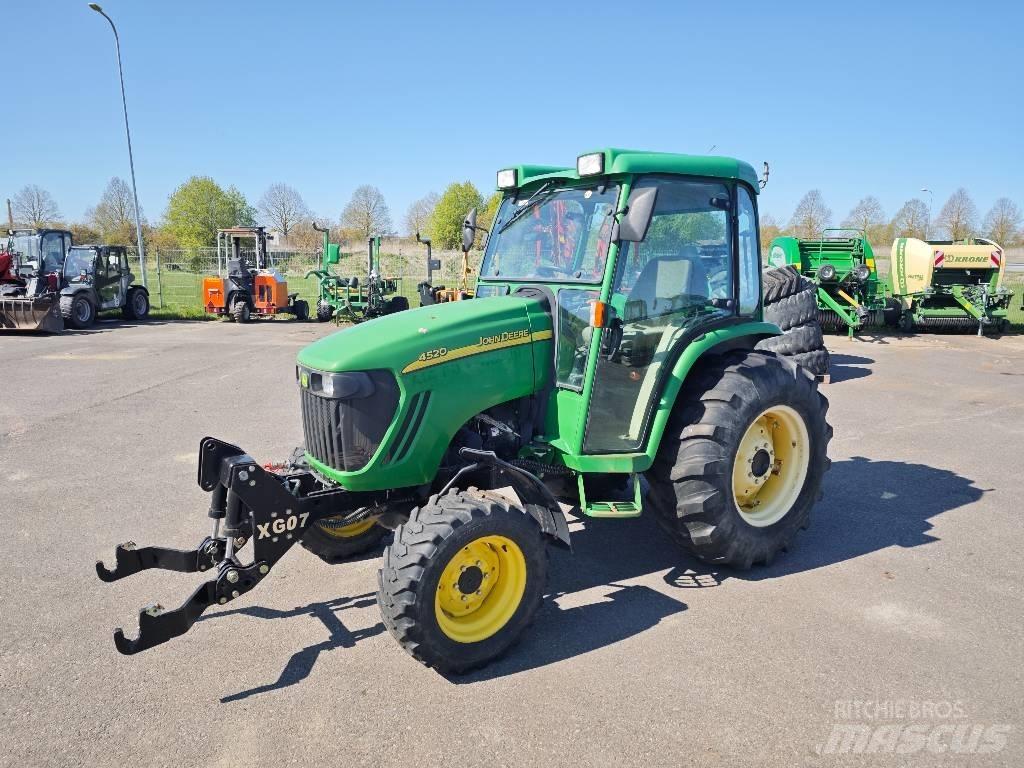 John Deere 4520 Naudoti kompaktiški traktoriai