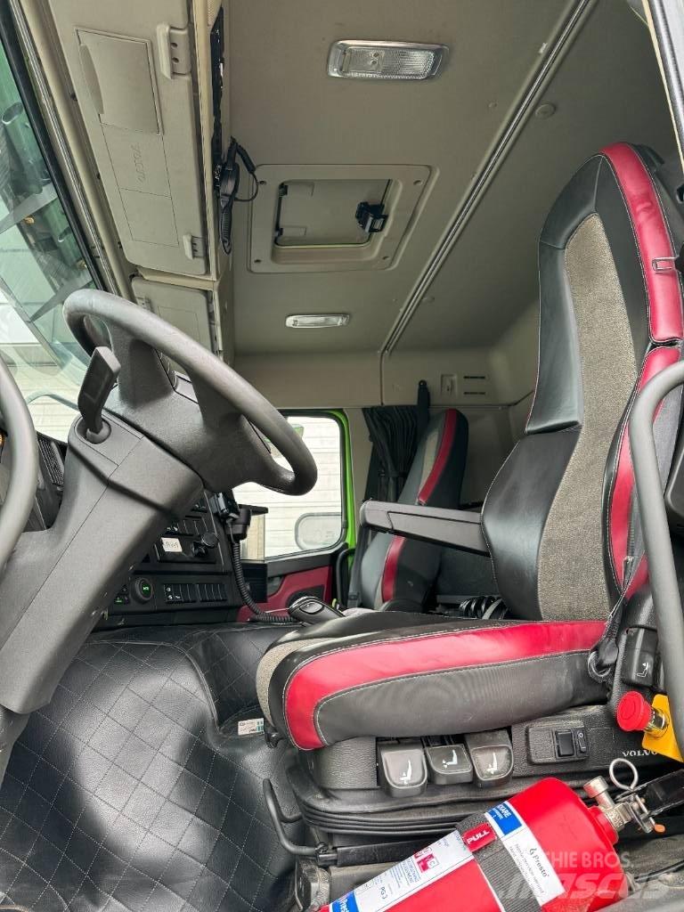 Volvo FM 8*4 Savivarčių priekabų vilkikai