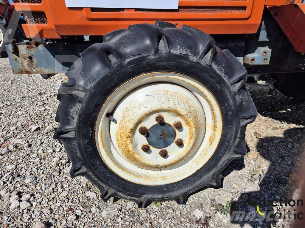 Kubota L1-205D Traktoriai