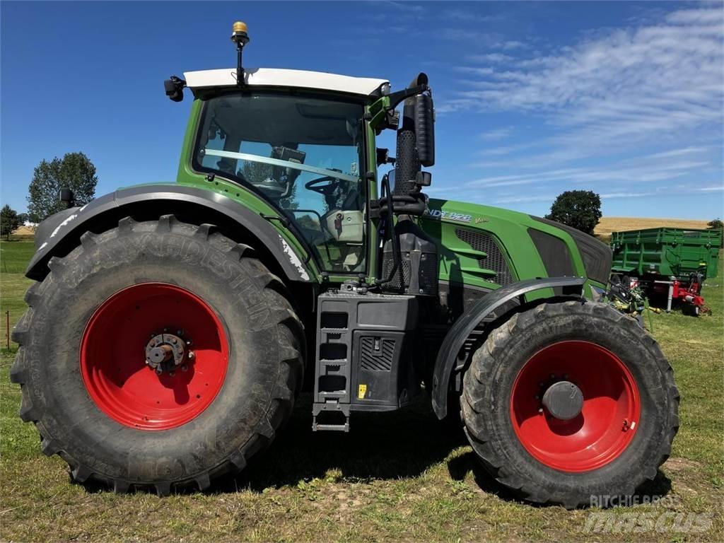 Fendt 828 Vario Traktoriai