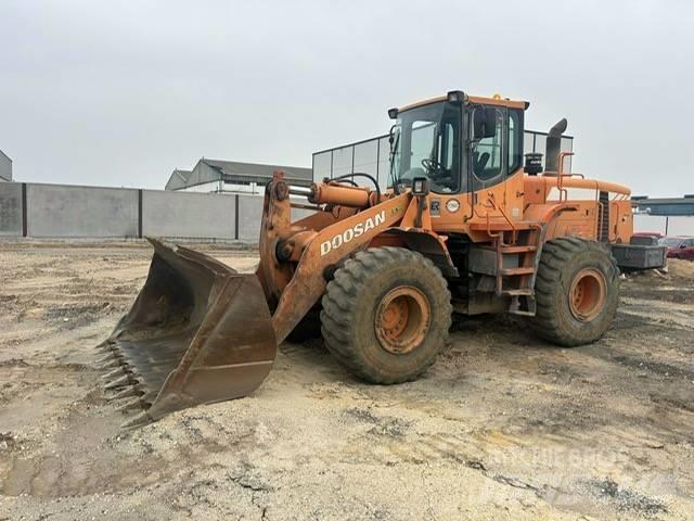 Doosan DL 300 Naudoti ratiniai krautuvai