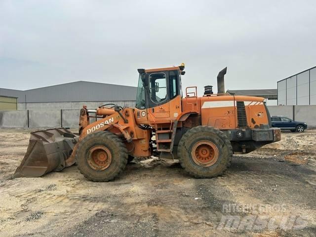 Doosan DL 300 Naudoti ratiniai krautuvai