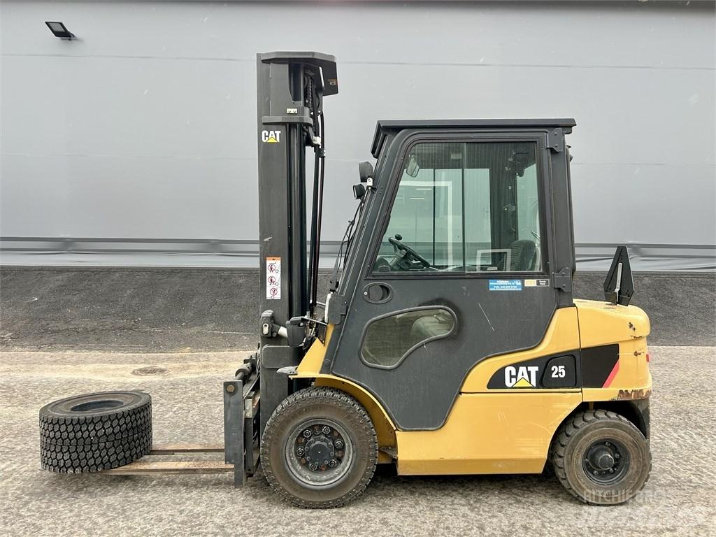 CAT DP 25 NT Dyzeliniai krautuvai