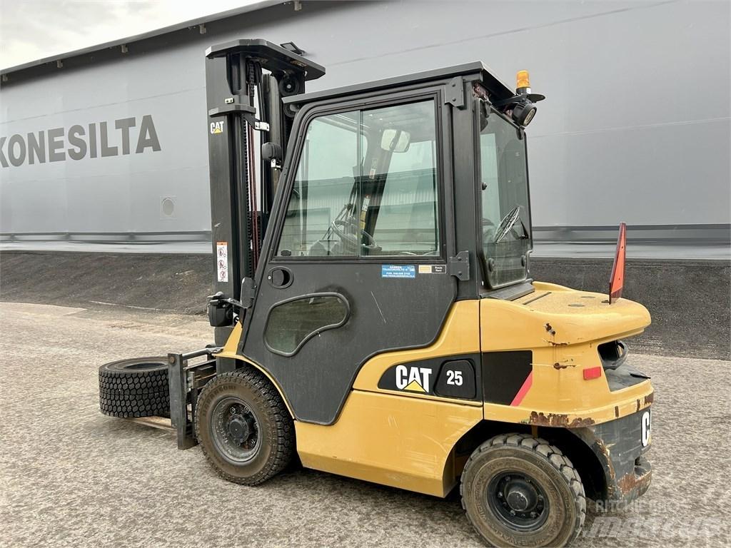 CAT DP 25 NT Dyzeliniai krautuvai