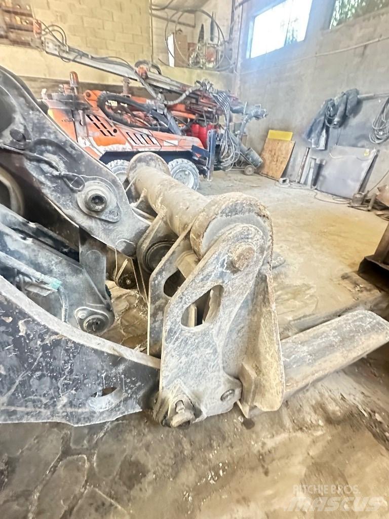 Volvo L 220 E Naudoti ratiniai krautuvai