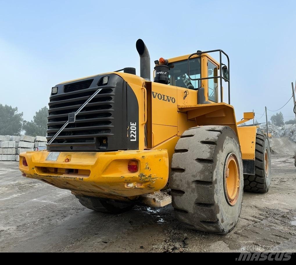 Volvo L 220 E Naudoti ratiniai krautuvai