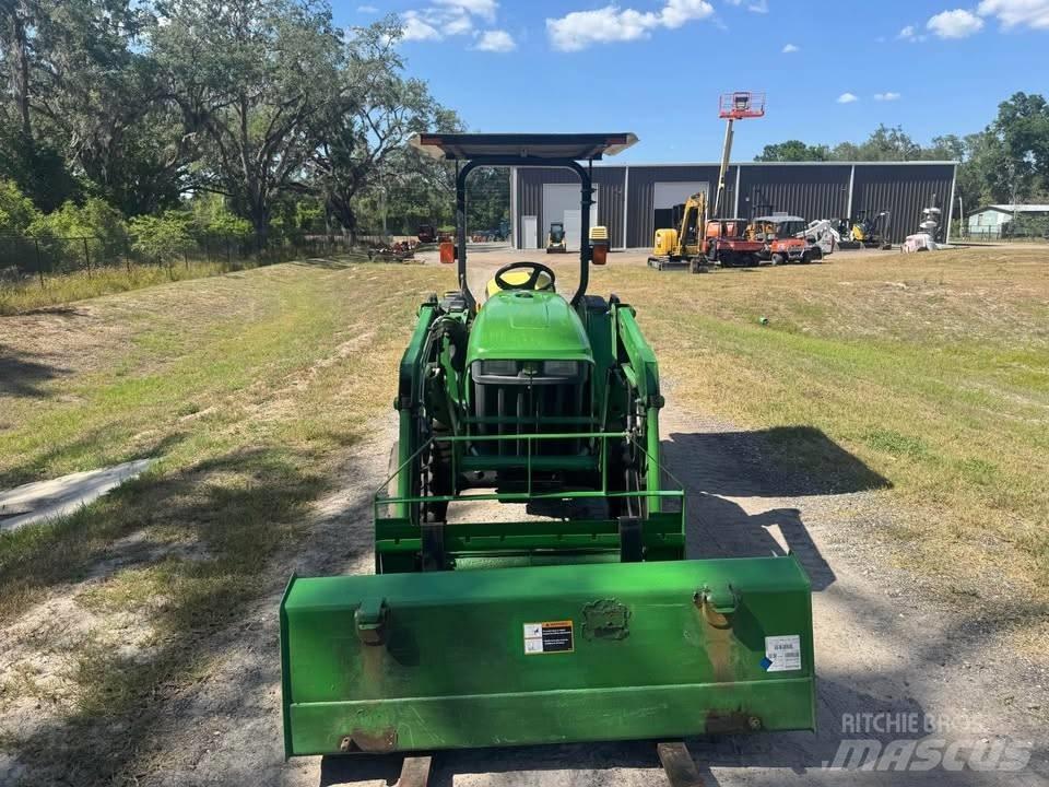 John Deere 3038 E Traktoriai