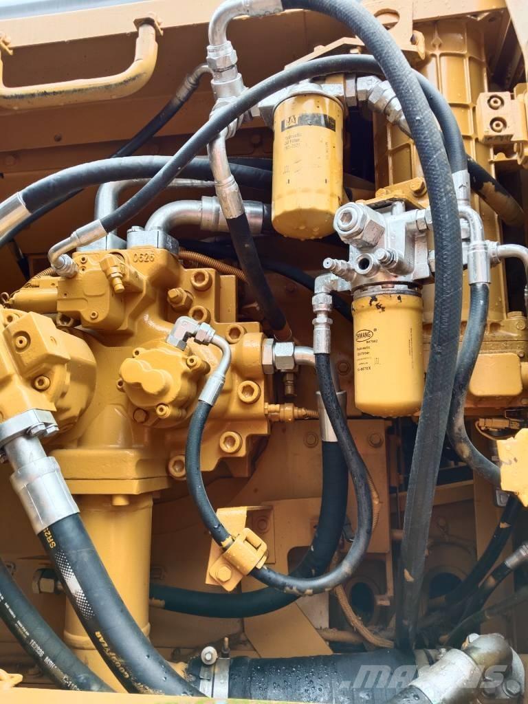 CAT 330 D Vikšriniai ekskavatoriai