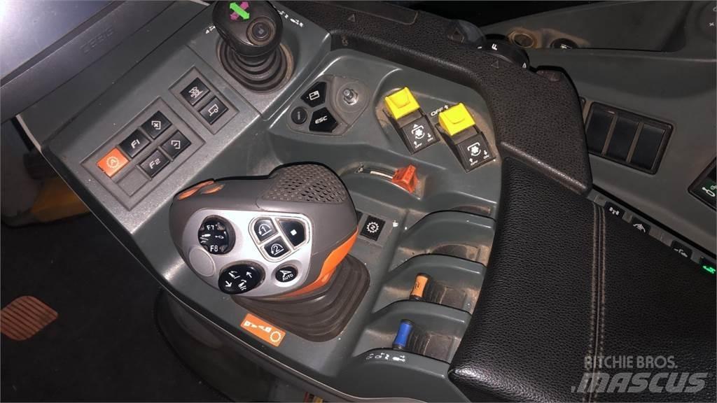 CLAAS AXION 810 Traktoriai