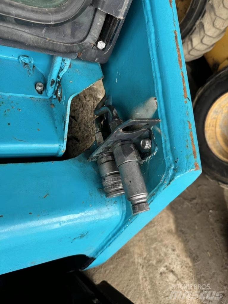 Bobcat S 70 Krautuvai su šoniniu pasukimu