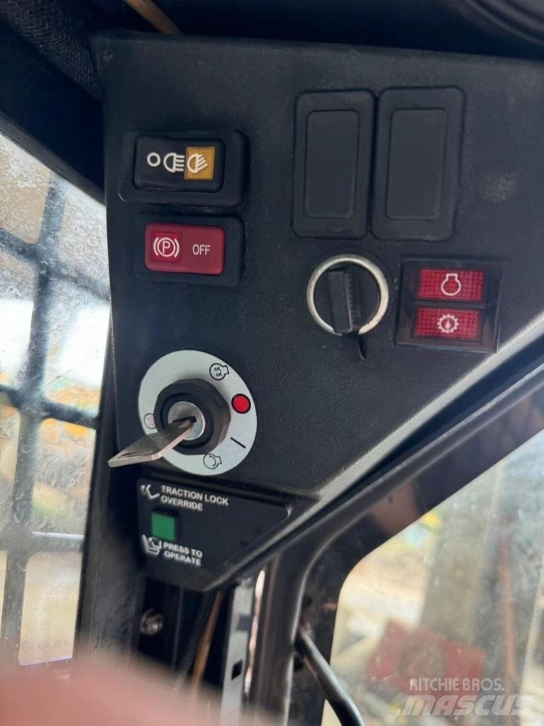 Bobcat S 70 Krautuvai su šoniniu pasukimu