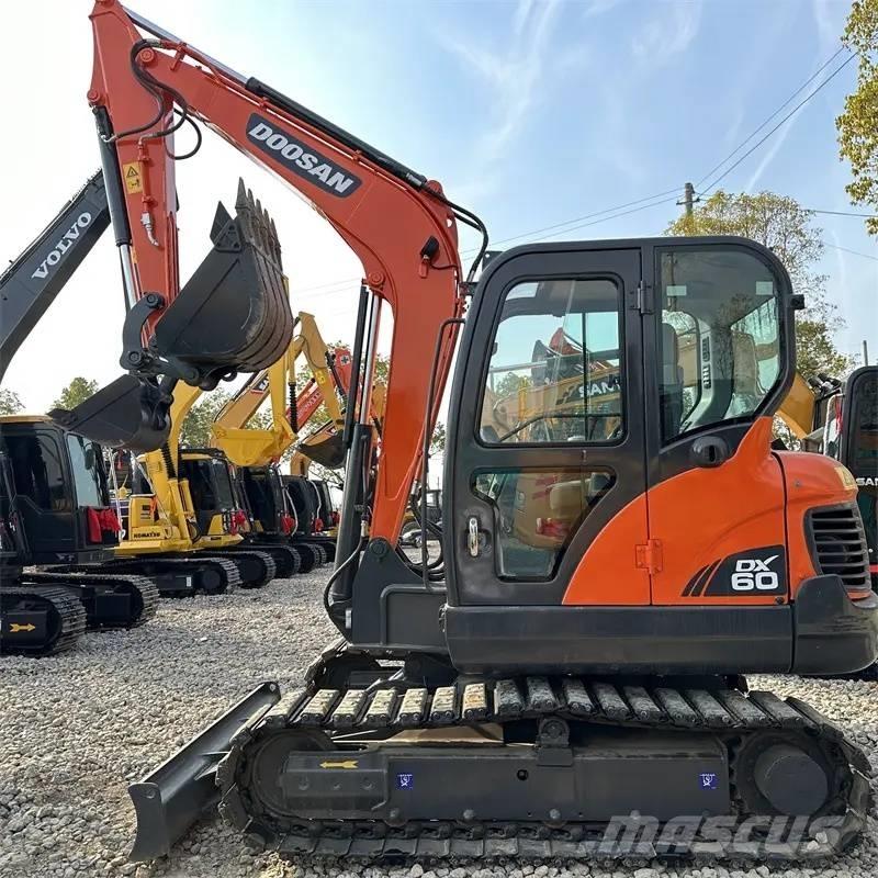 Doosan DX 60 Vikšriniai ekskavatoriai