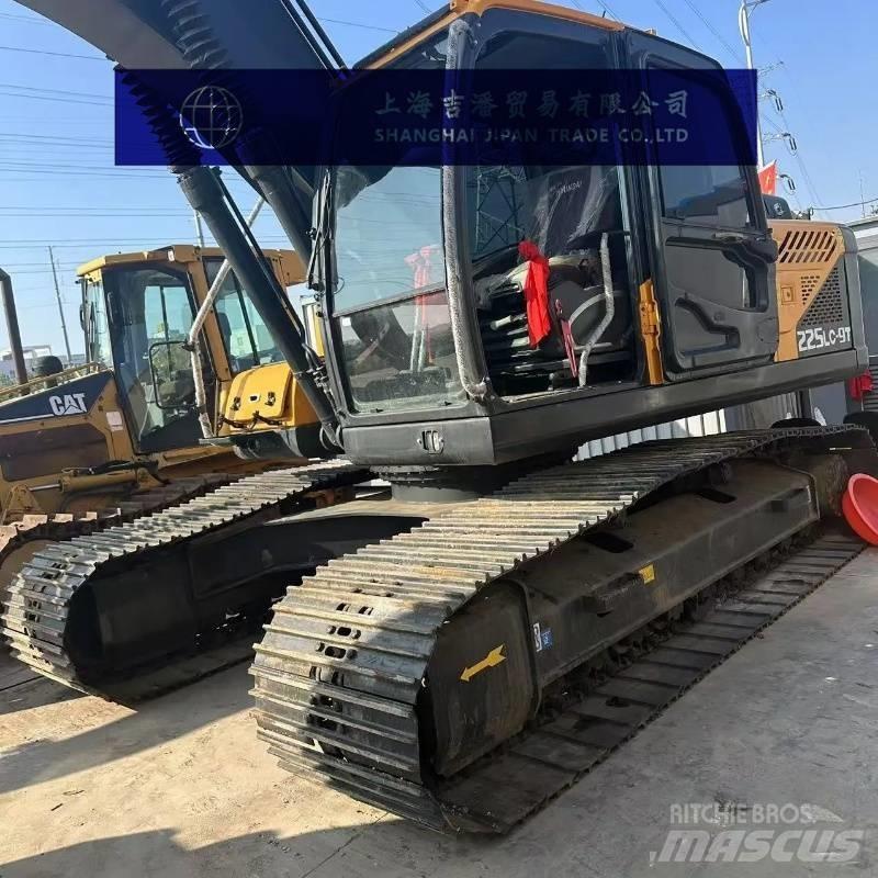 Hyundai R225 Vikšriniai ekskavatoriai