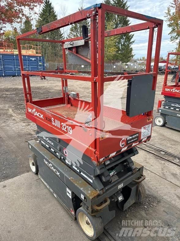SkyJack SJ3219 Žirkliniai keltuvai