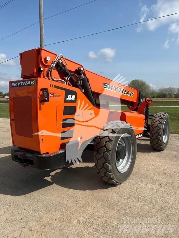 SkyTrak 8042 Teleskopiniai krautuvai