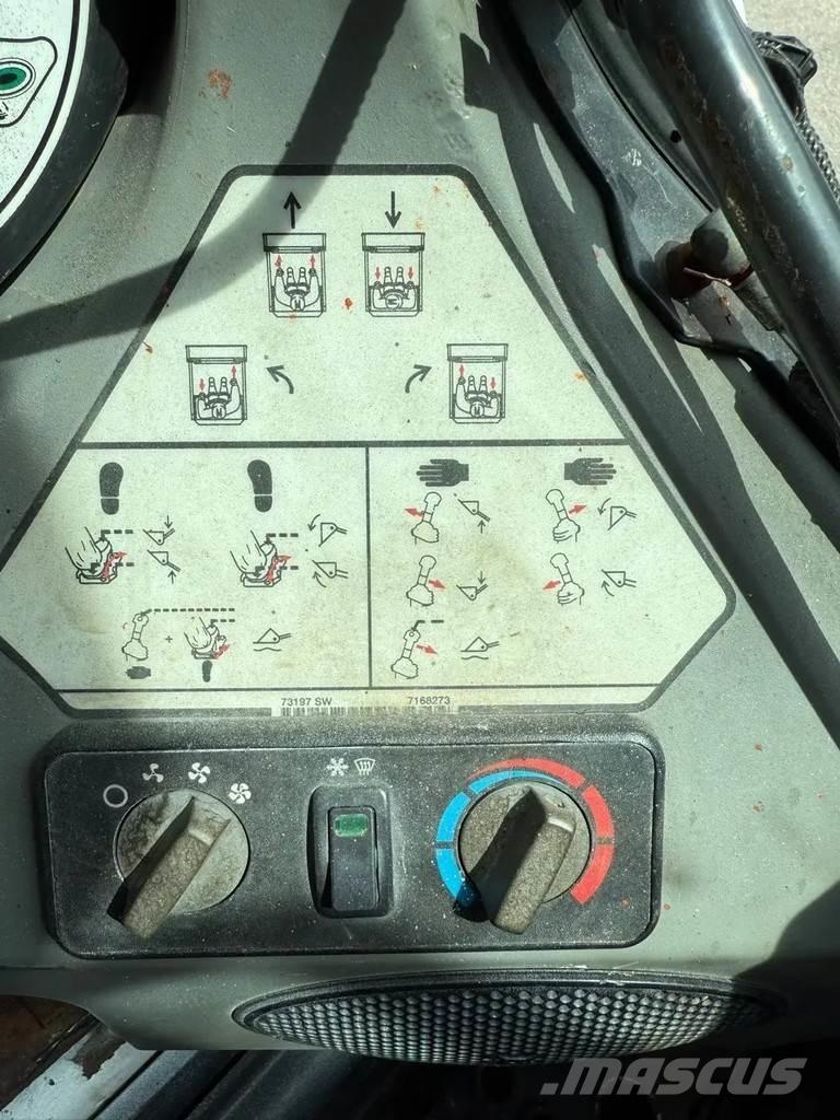 Bobcat T650 Krautuvai su šoniniu pasukimu