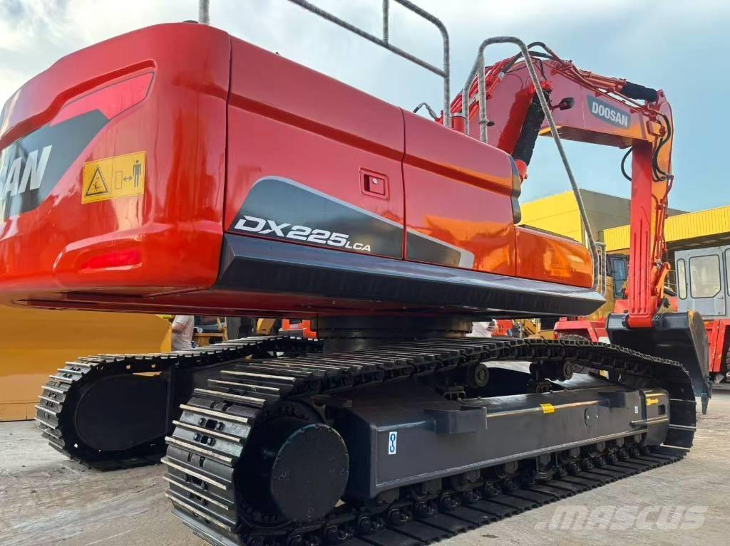 Doosan DX 225 LC Vikšriniai ekskavatoriai