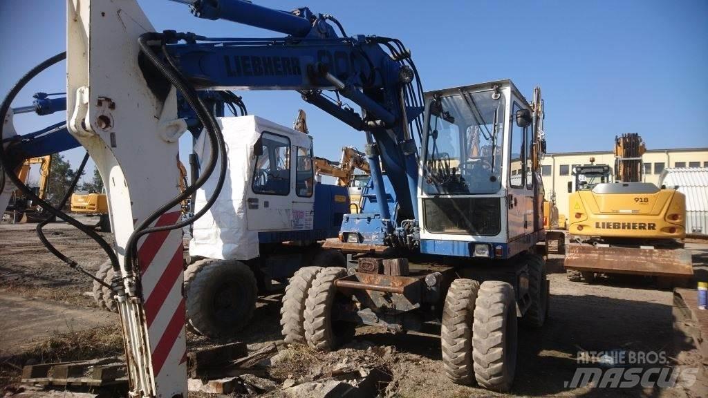 Liebherr A900 Ratiniai ekskavatoriai