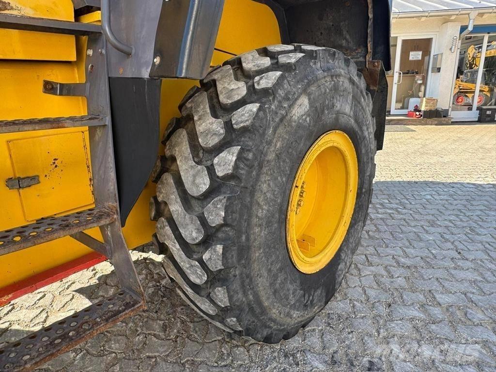 Komatsu WA 320-3H Naudoti ratiniai krautuvai