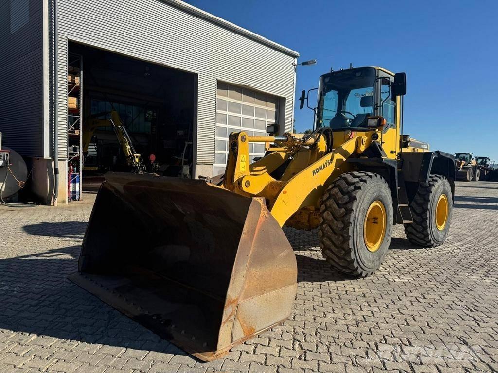 Komatsu WA 320-3H Naudoti ratiniai krautuvai