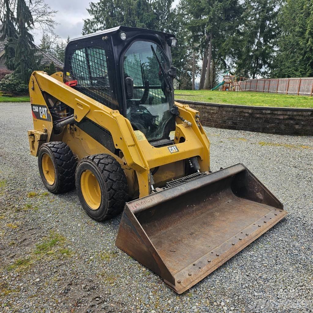 CAT 236D Krautuvai su šoniniu pasukimu