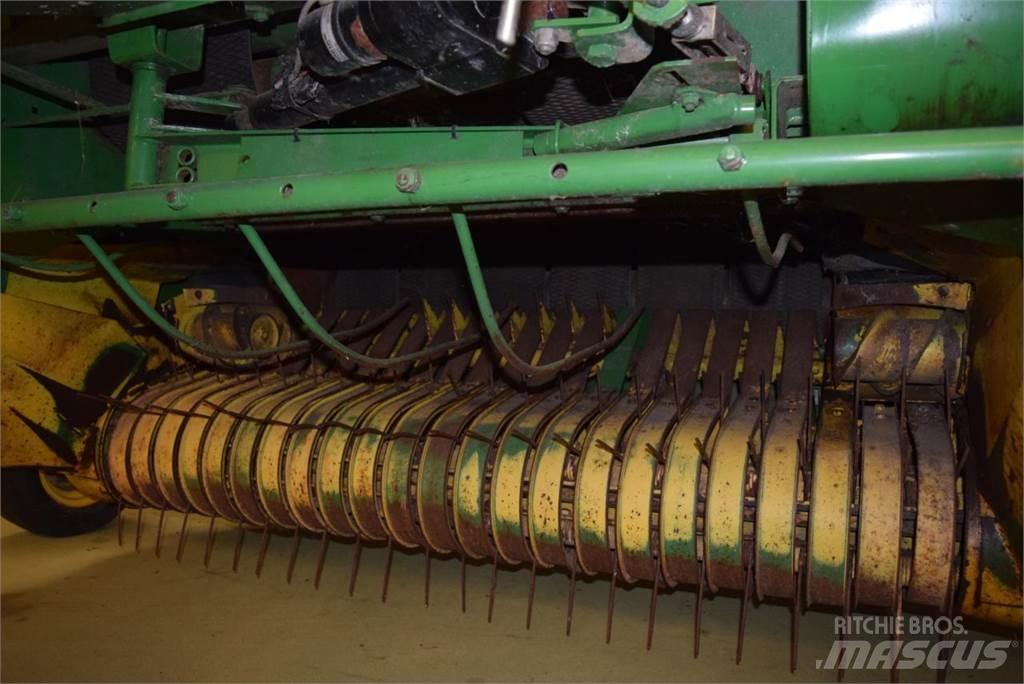John Deere 580 Ritinių presai
