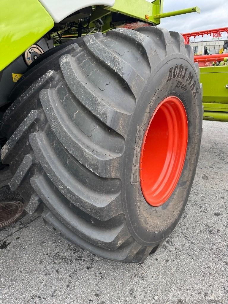 CLAAS Tucano 320 Derliaus nuėmimo kombainai
