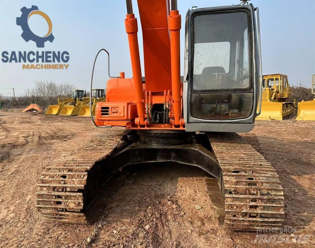 Hitachi EX 200 Vikšriniai ekskavatoriai