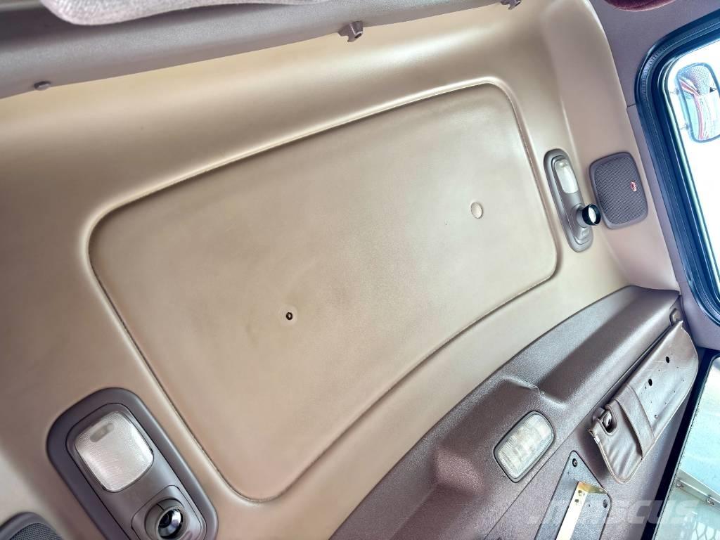 Peterbilt 389 Pagalbos kelyje automobiliai