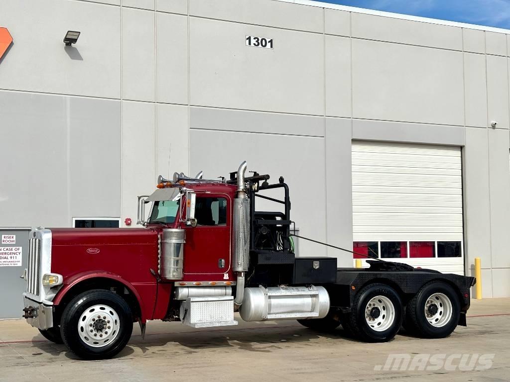 Peterbilt 389 Pagalbos kelyje automobiliai