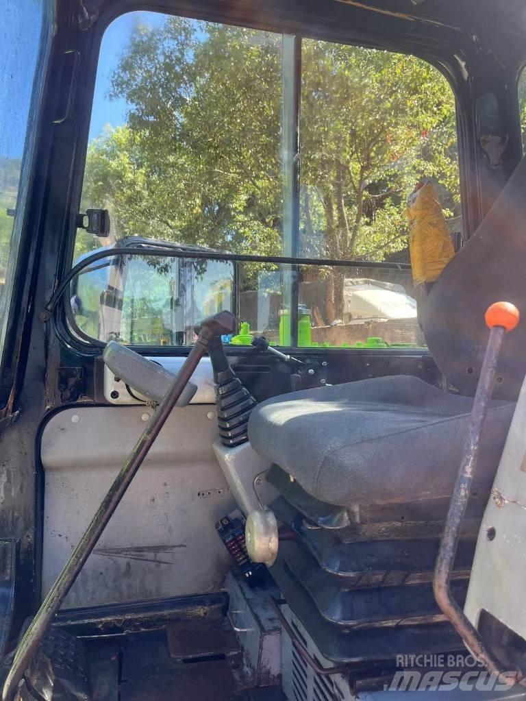 Hyundai R60-5 Vikšriniai ekskavatoriai
