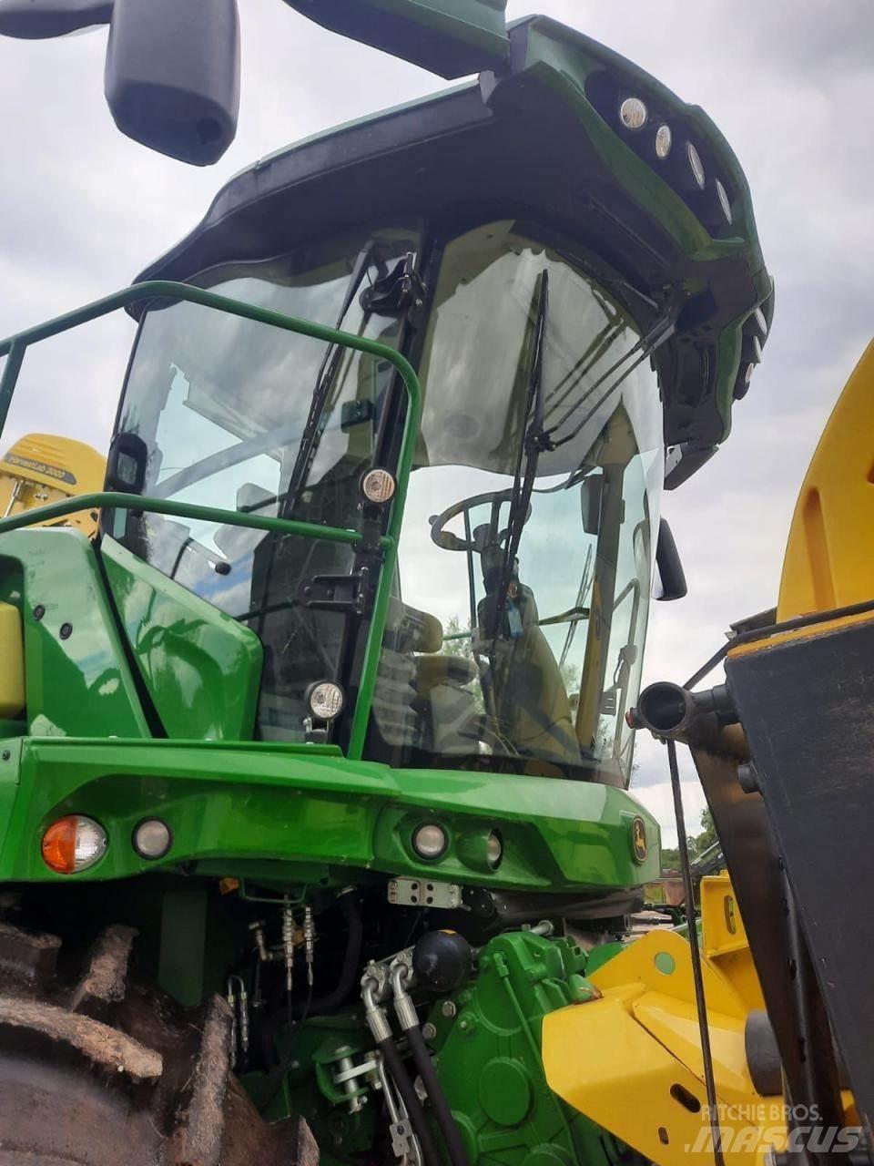 John Deere 8200 i Pašarų ruošimo technika