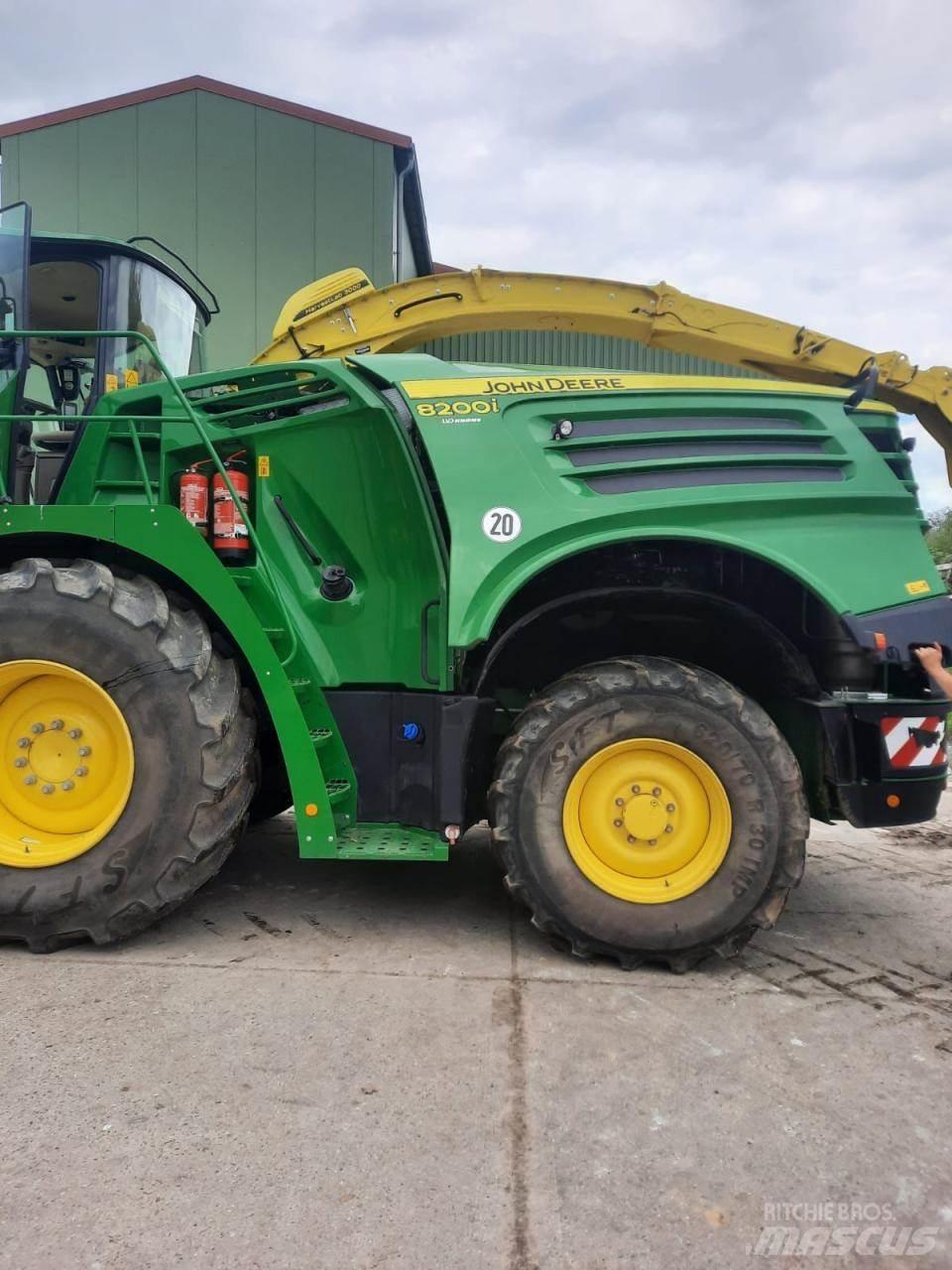 John Deere 8200 i Pašarų ruošimo technika