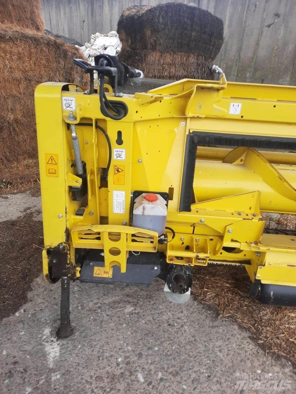 John Deere 8200 i Pašarų ruošimo technika