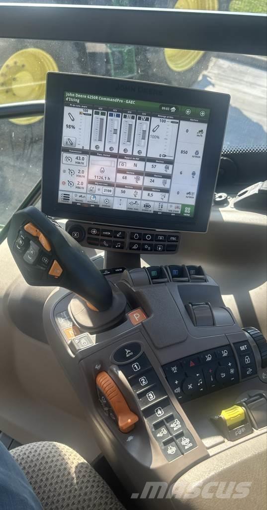 John Deere 6250R Traktoriai