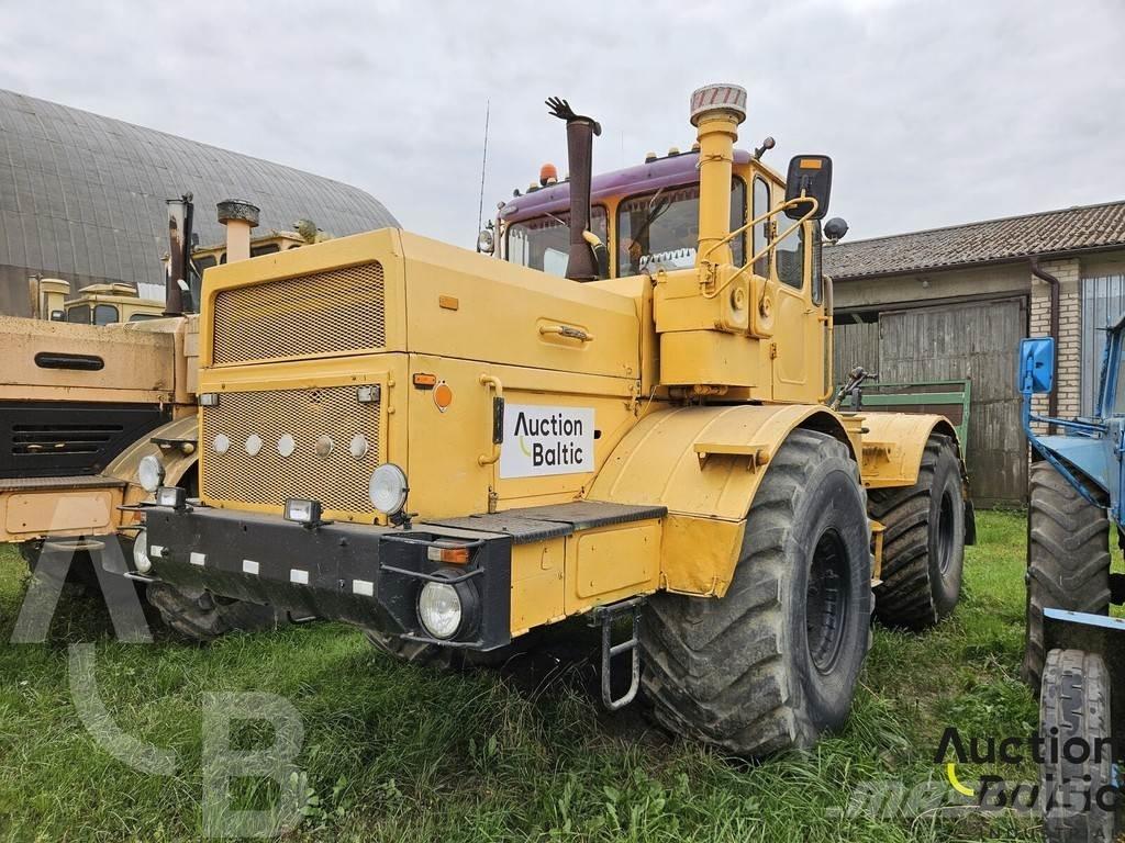  Kirovec K-701 Traktoriai