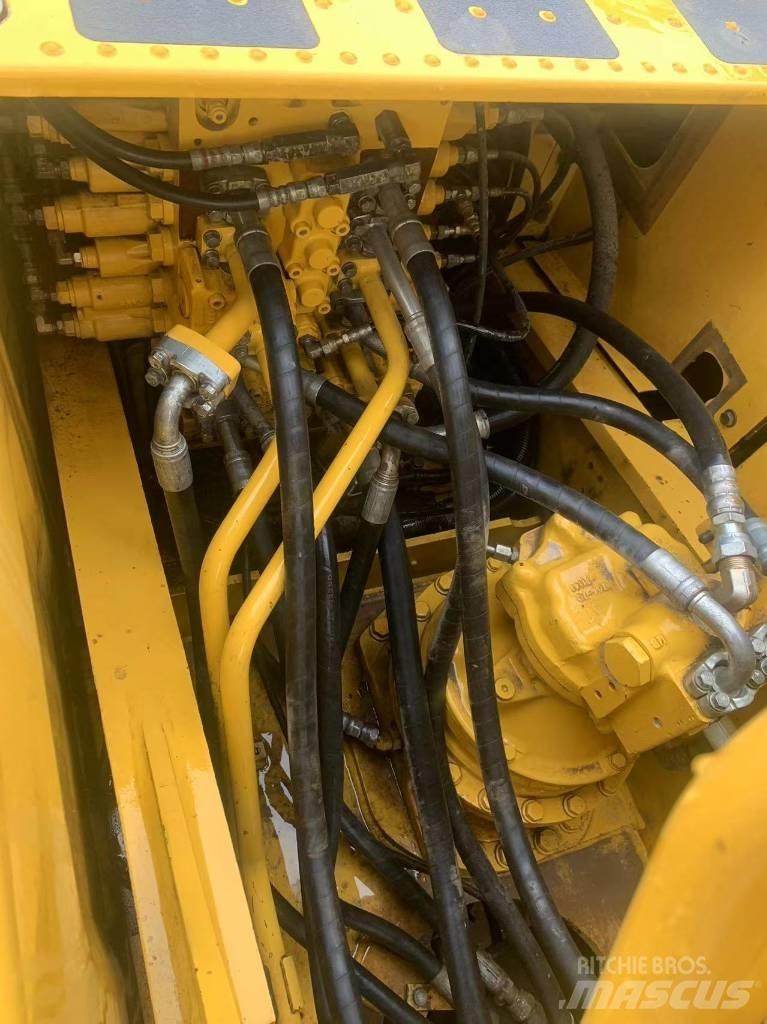 Komatsu PC 210-8 Vikšriniai ekskavatoriai