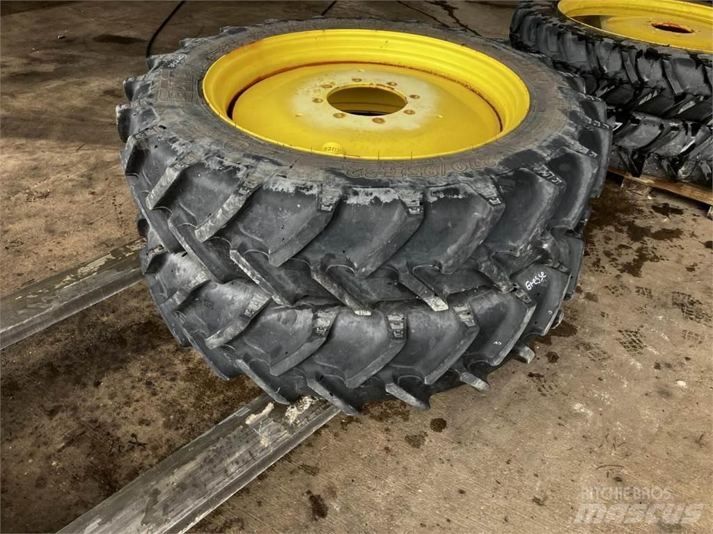 BKT 270/95R32 Padangos, ratai ir ratlankiai