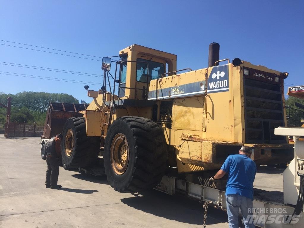 Komatsu WA600-1 Naudoti ratiniai krautuvai