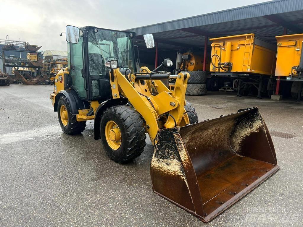 CAT 906M Naudoti ratiniai krautuvai