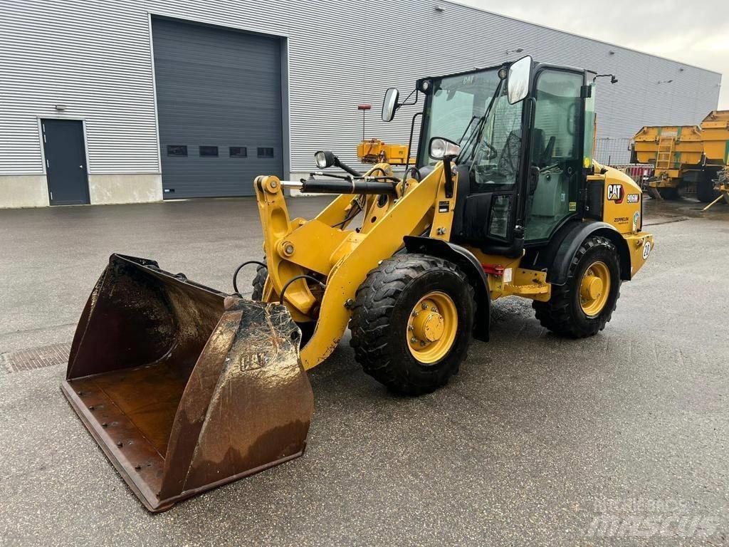 CAT 906M Naudoti ratiniai krautuvai