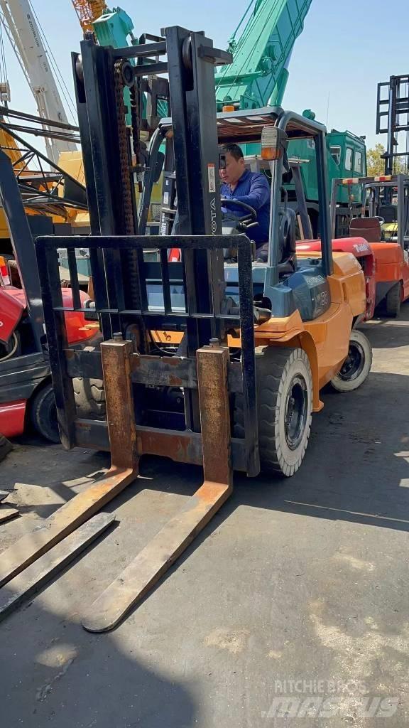 Toyota 5 ton Dyzeliniai krautuvai