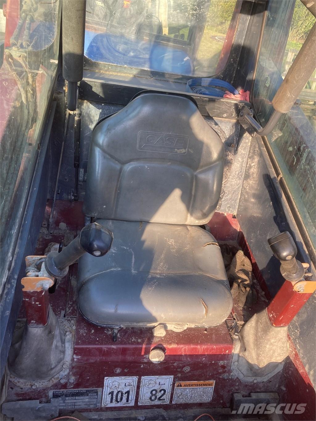 CASE 1840 Krautuvai su šoniniu pasukimu