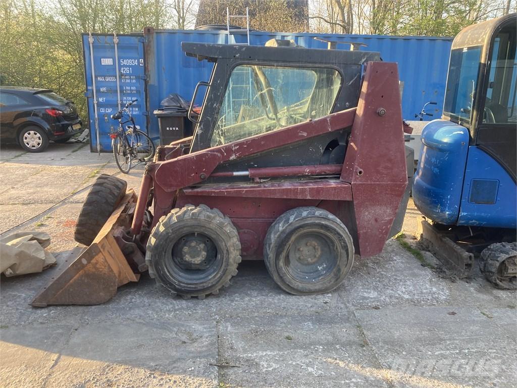 CASE 1840 Krautuvai su šoniniu pasukimu