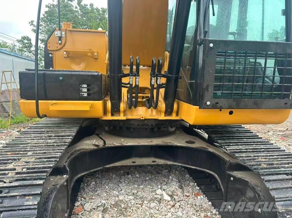 CAT 320D2L Vikšriniai ekskavatoriai