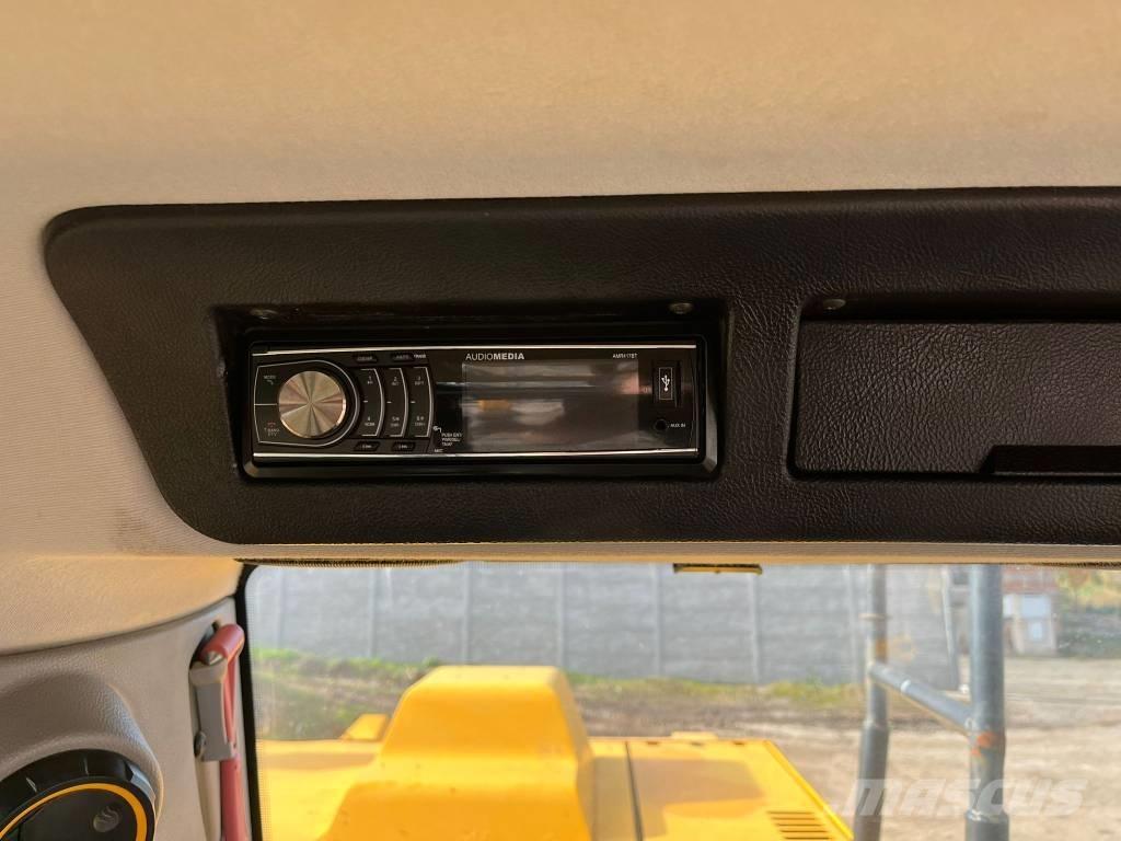 JCB 220X C 4F Vikšriniai ekskavatoriai