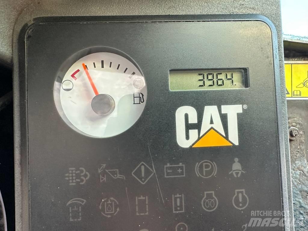 CAT 246 C Krautuvai su šoniniu pasukimu